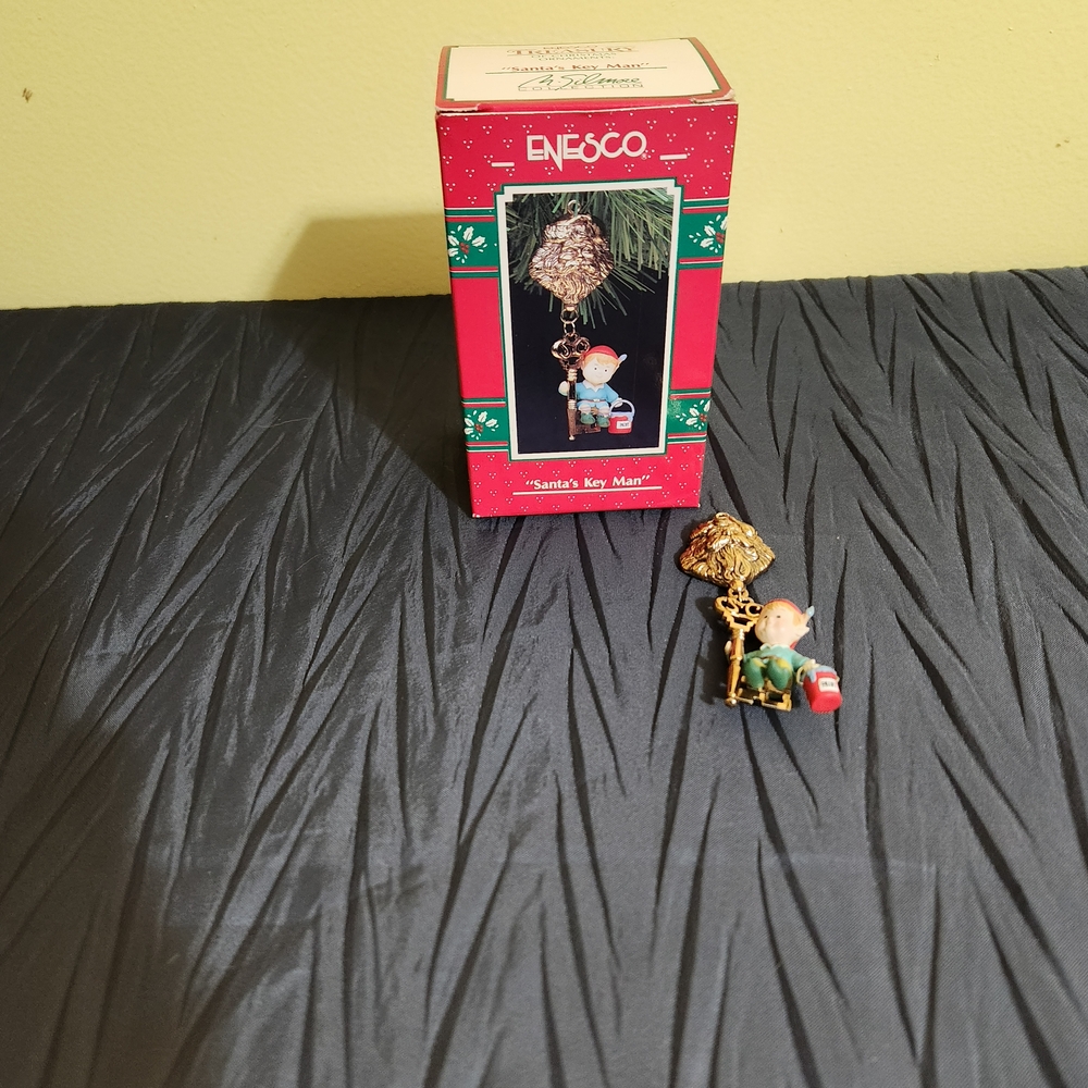 1991 Enesco Treasury "Santas Key Man"